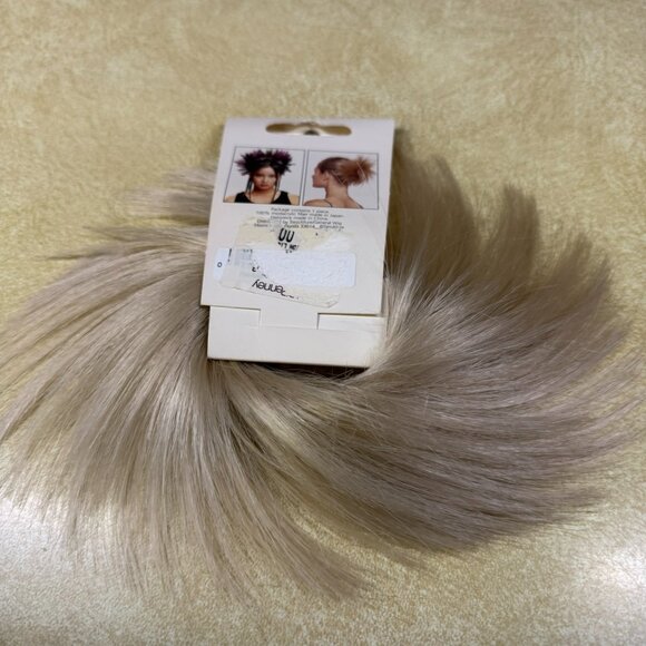 Tressallure Spiky Hair for Elastic Band - Platinum - Picture 3 of 3